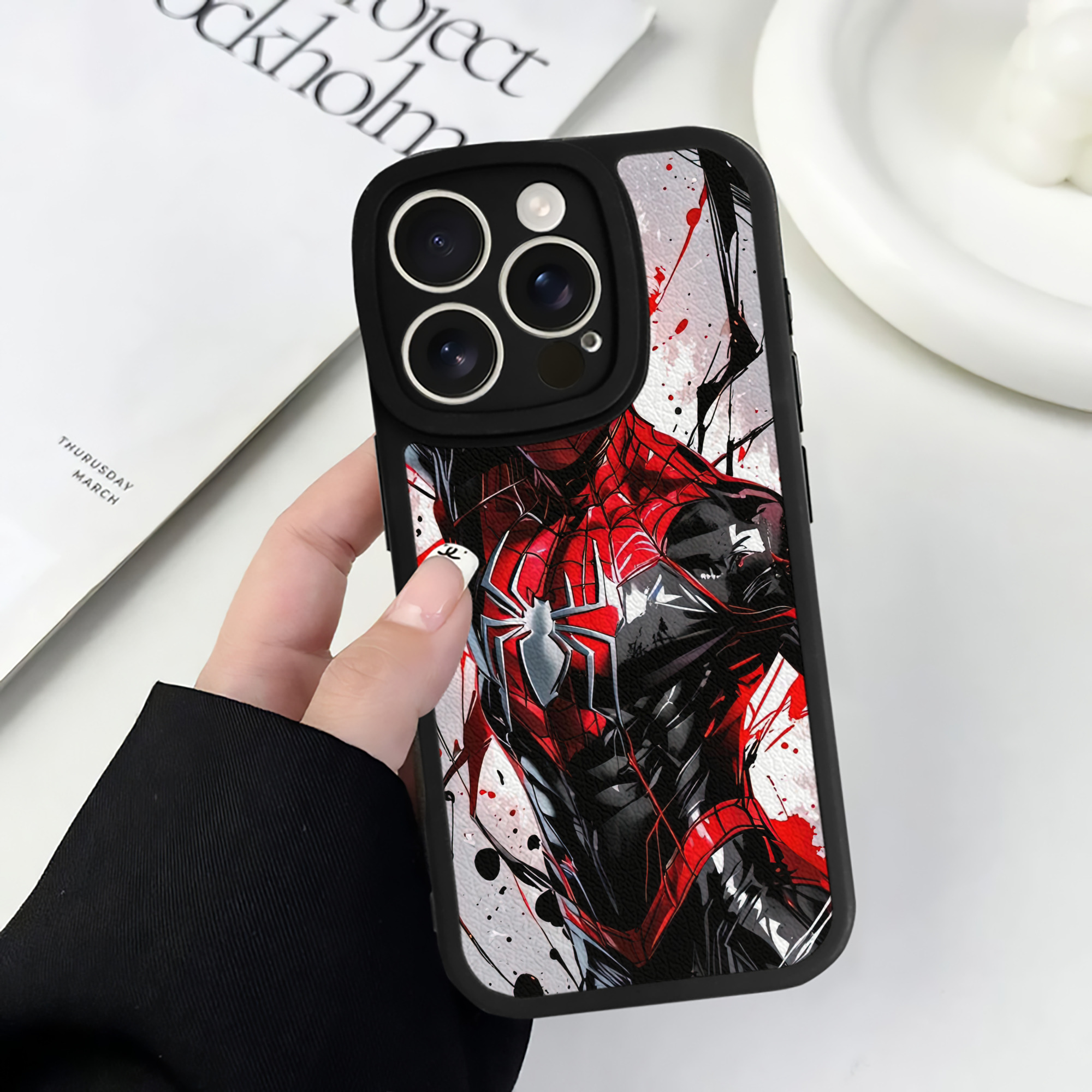 （画像用） Spider Man スパイダーマン 【iPhone 16シリーズ対応】シリコンスマホケース（レザー調） 材質：シリコン